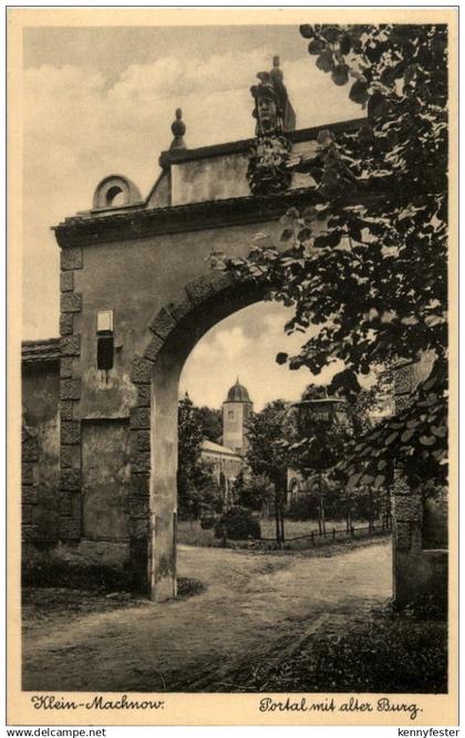 Kleinmachnow - Portal mit alter Burg