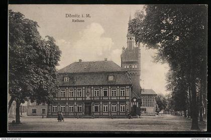 AK Dömitz i. M., Rathaus mit Vorplatz