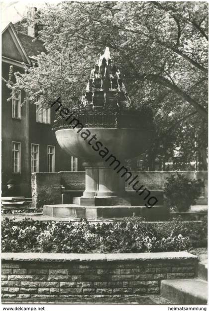 Fürstenwalde - Graßnick-brunnen in der Ernst-Thälmann-Straße - Foto-AK Grossformat