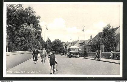 AK Hohen Neuendorf, Omnibus am Bahnhof