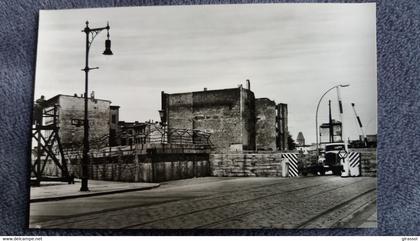 MUR DE BERLIN PASSAGE DU MUR DANS LA RUE HEINRICH HEINE CAMION FORMAT ANCIEN