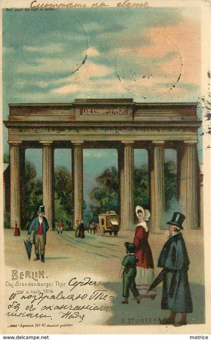 BERLIN - porte de brandebourg (timbres russes au dos de la carte).