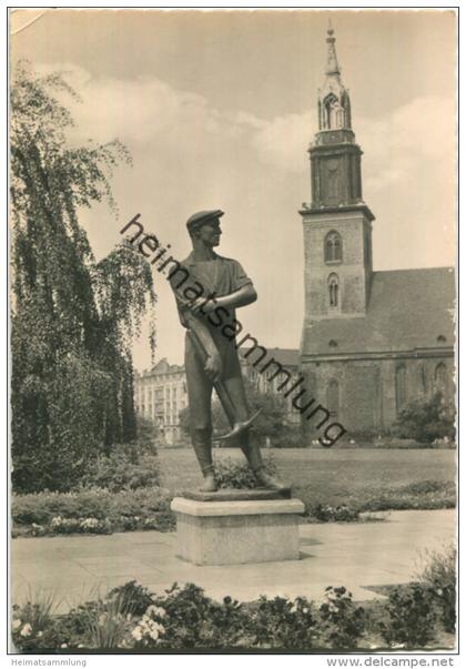 Berlin - Mitte - Denkmal Aufbauhelfer - Foto-Ansichtskarte