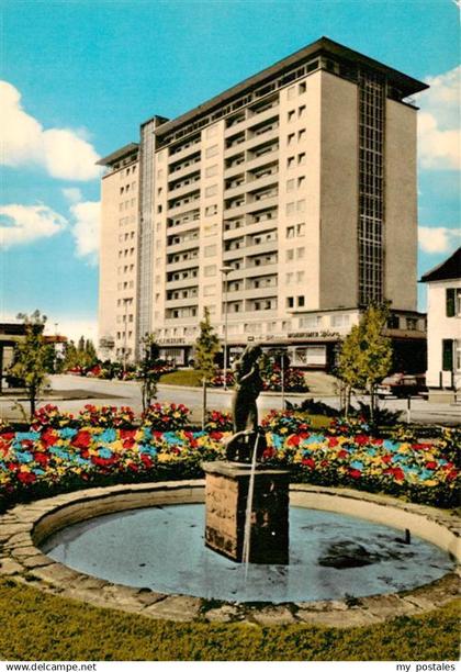 Monheim Rhein Brunnen Statue Hochhaus