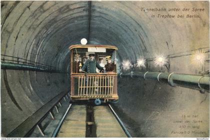 Berlin - Treptow - Tunnelbahn unter der Spree