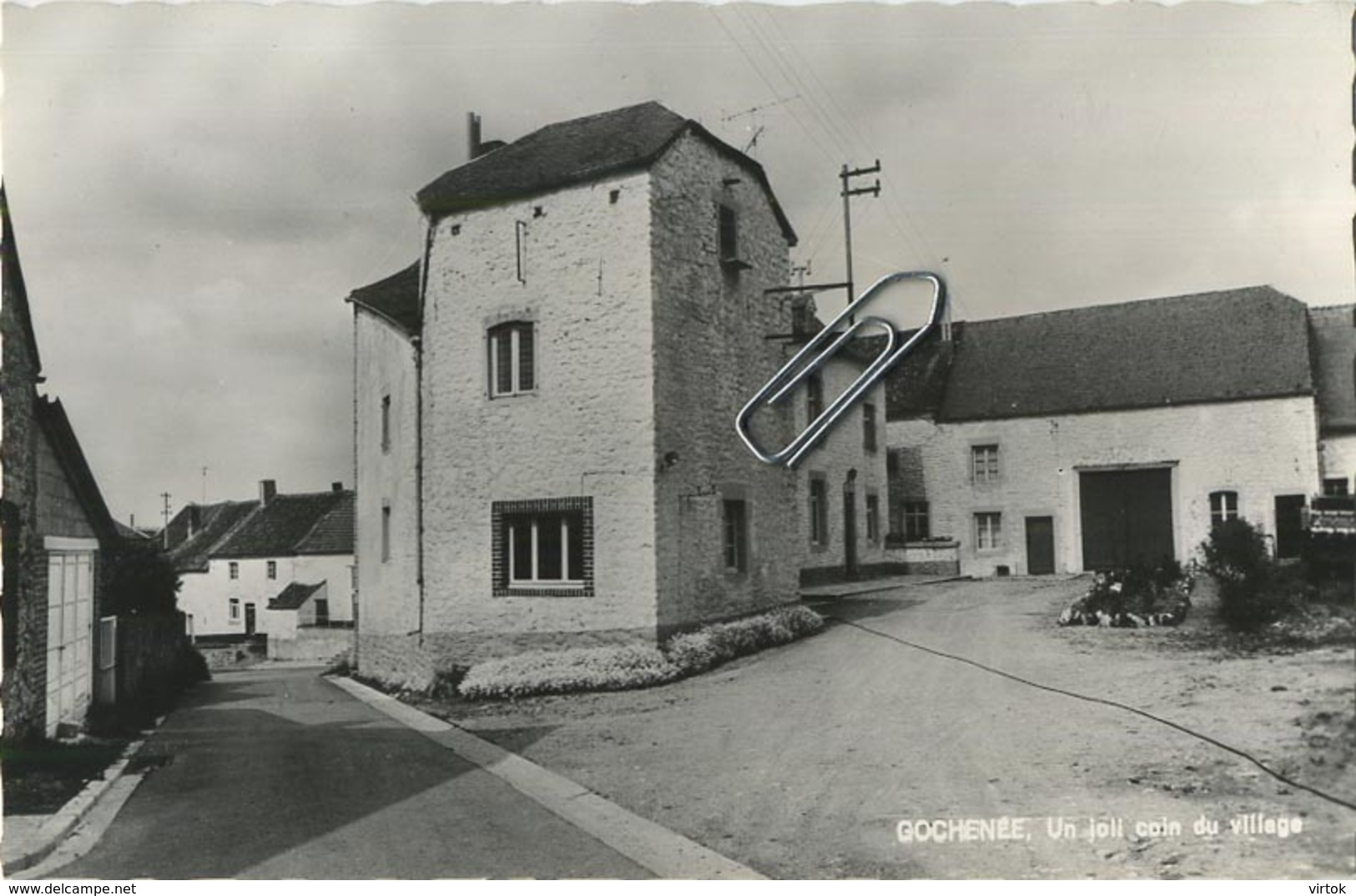 Gochenée :  un joli coin du village   :     Doische