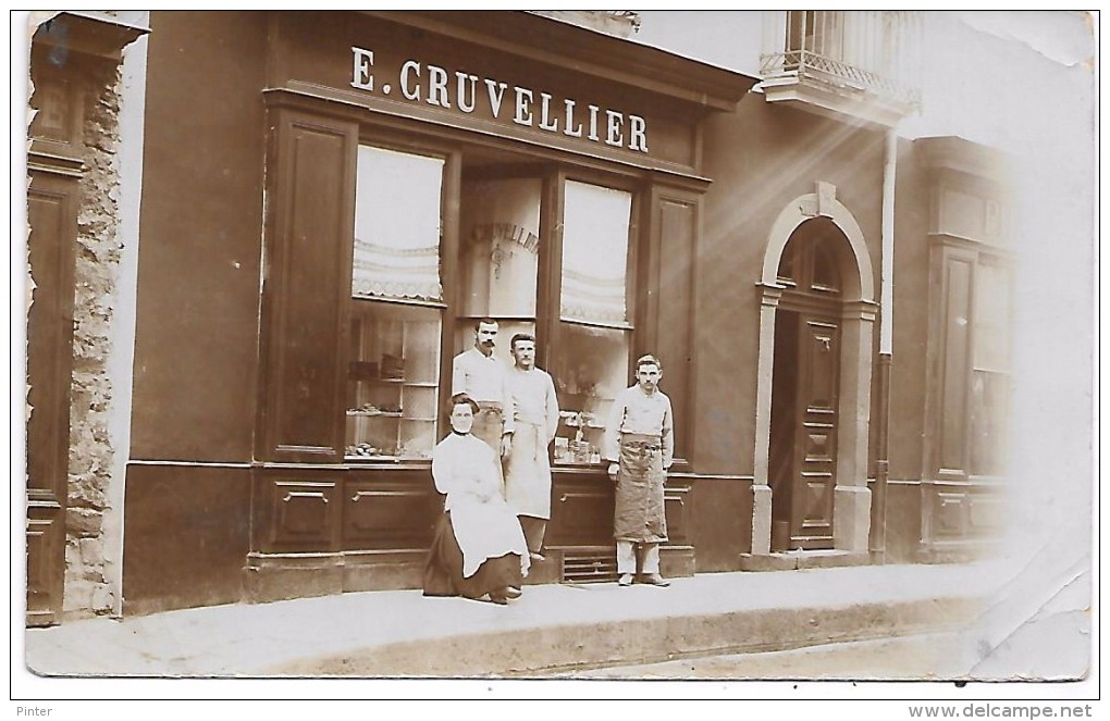 GRACAY - DEVANTURE DE MAGASIN - Boulangerie Patisserie E. CRUVELLIER  - CARTE PHOTO