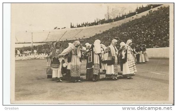 GRECE CARTE PHOTO DEFILE FEMMES EN COSTUMES ATHENES GRAND STADE