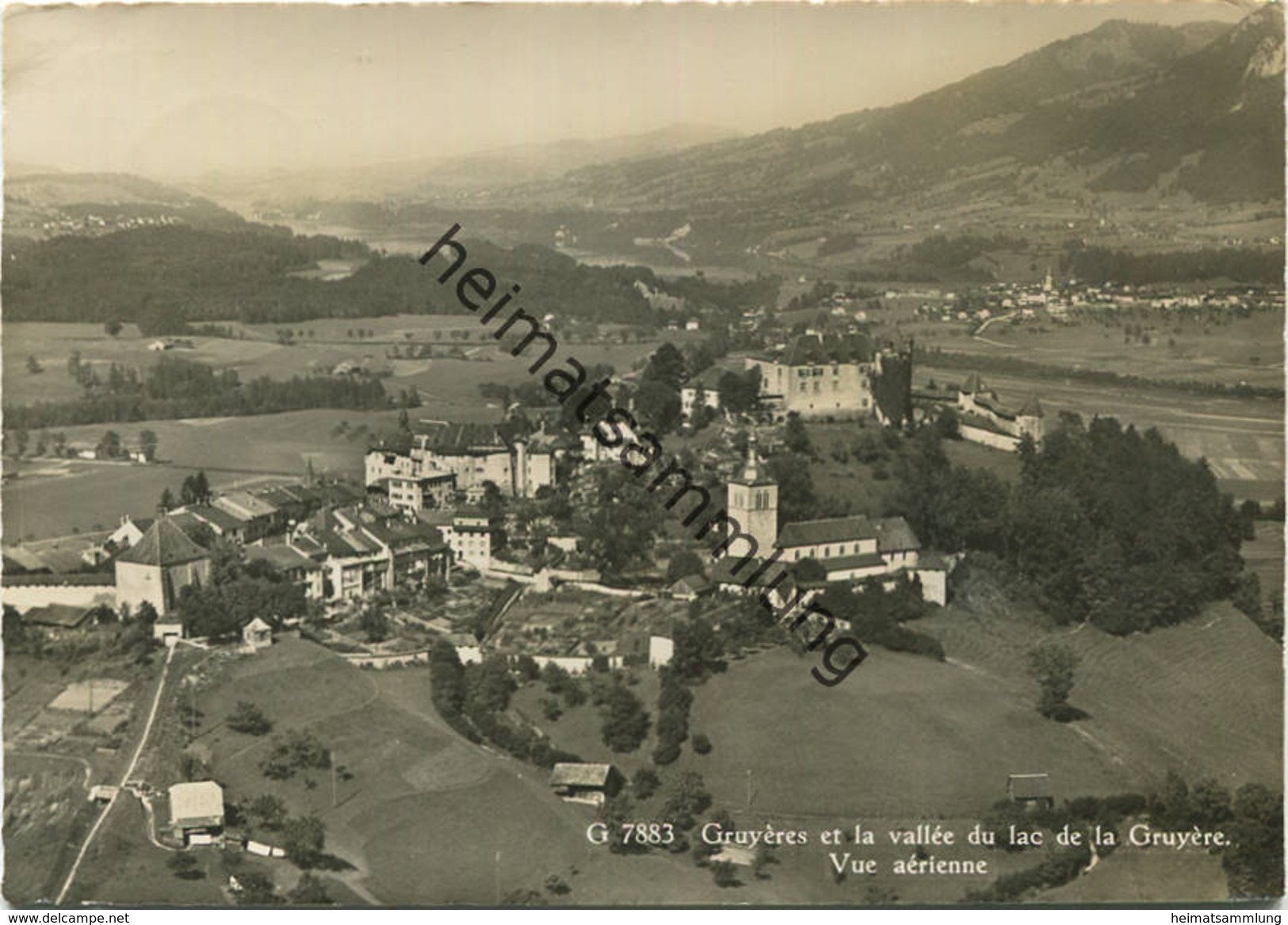 Gruyeres et la vallee du lac de la Gruyere - Vue aerienne - Foto-AK Großformat Luftaufnahme gel. 1949