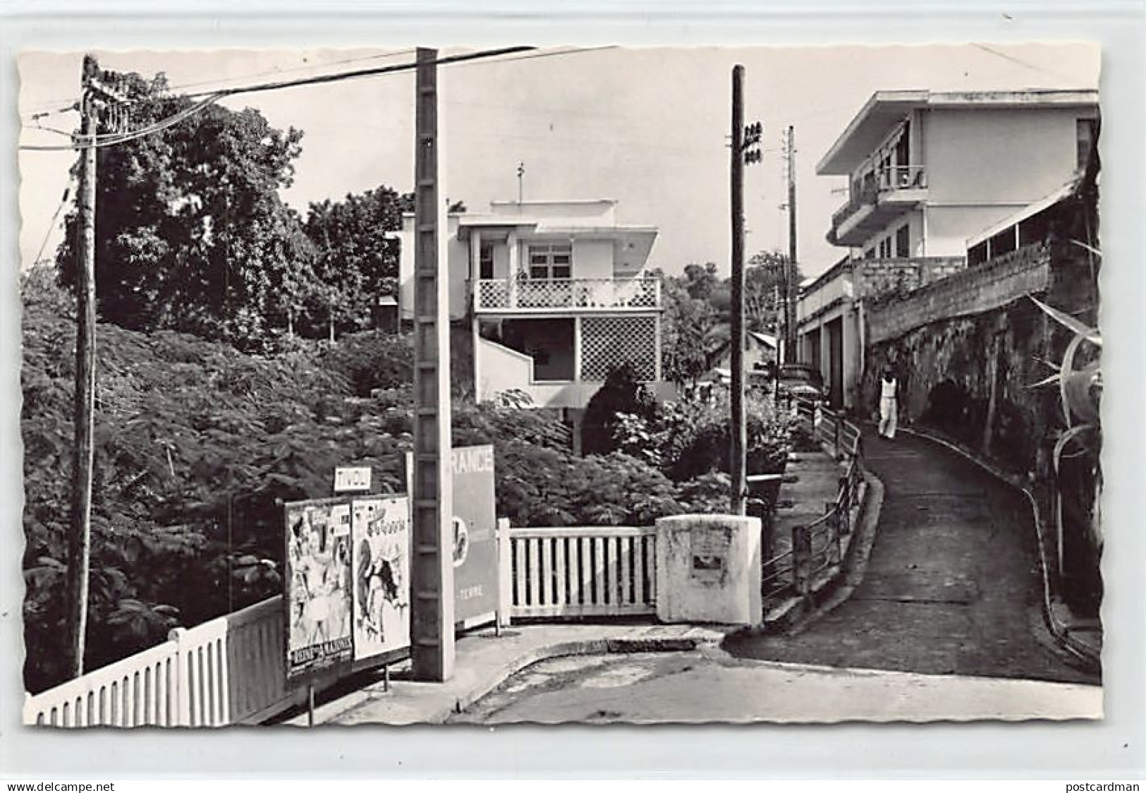 Guadeloupe - BASSE-TERRE - Sur le Pont aux Herbes - Ed. Prisunic 3378