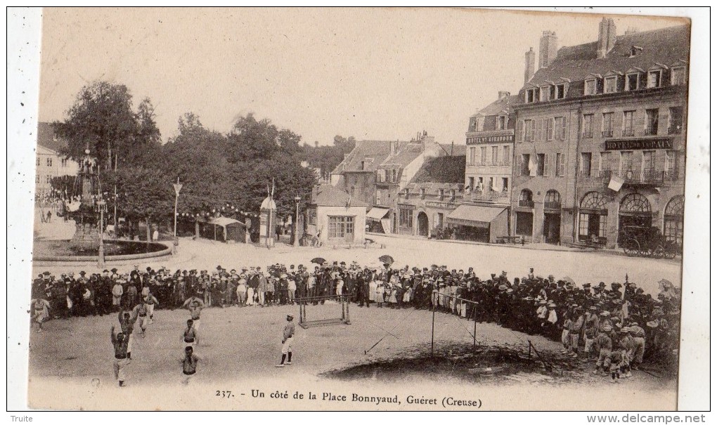 GUERET UN COTE DE LA PLACE BONNYAUD (CONCOURS DE GYMNASTIQUE ?)