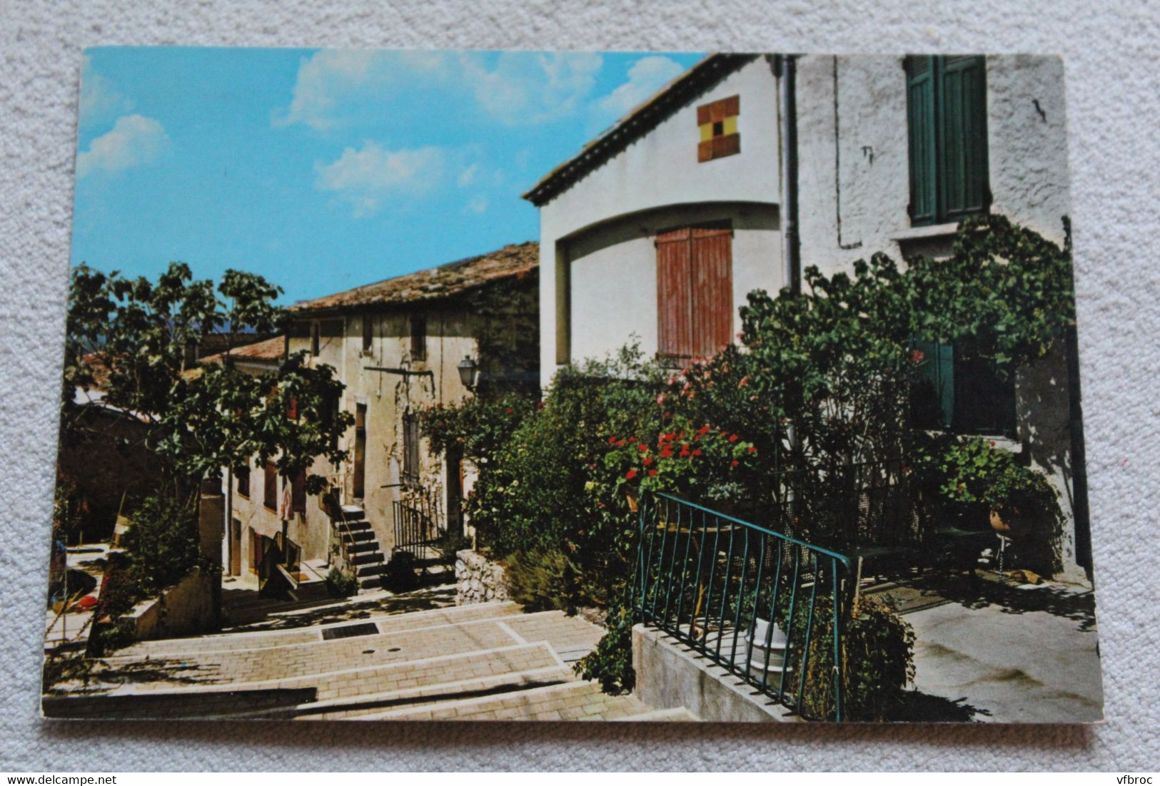 H130, Cpm 1986, Gréoux les bains, la rue des Marquises, Alpes de haute Provence 04