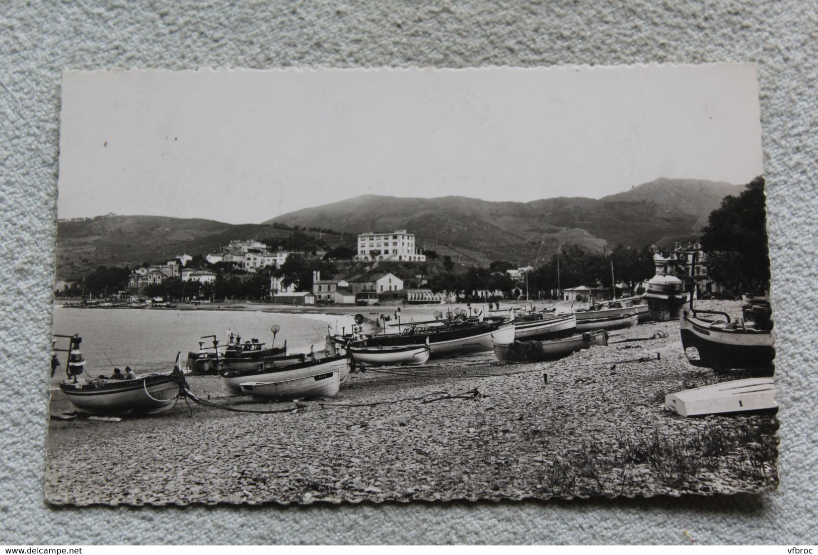 H144, Cpsm, Banyuls sur mer, la plage, au fond Miramar, Pyrénées orientales 66