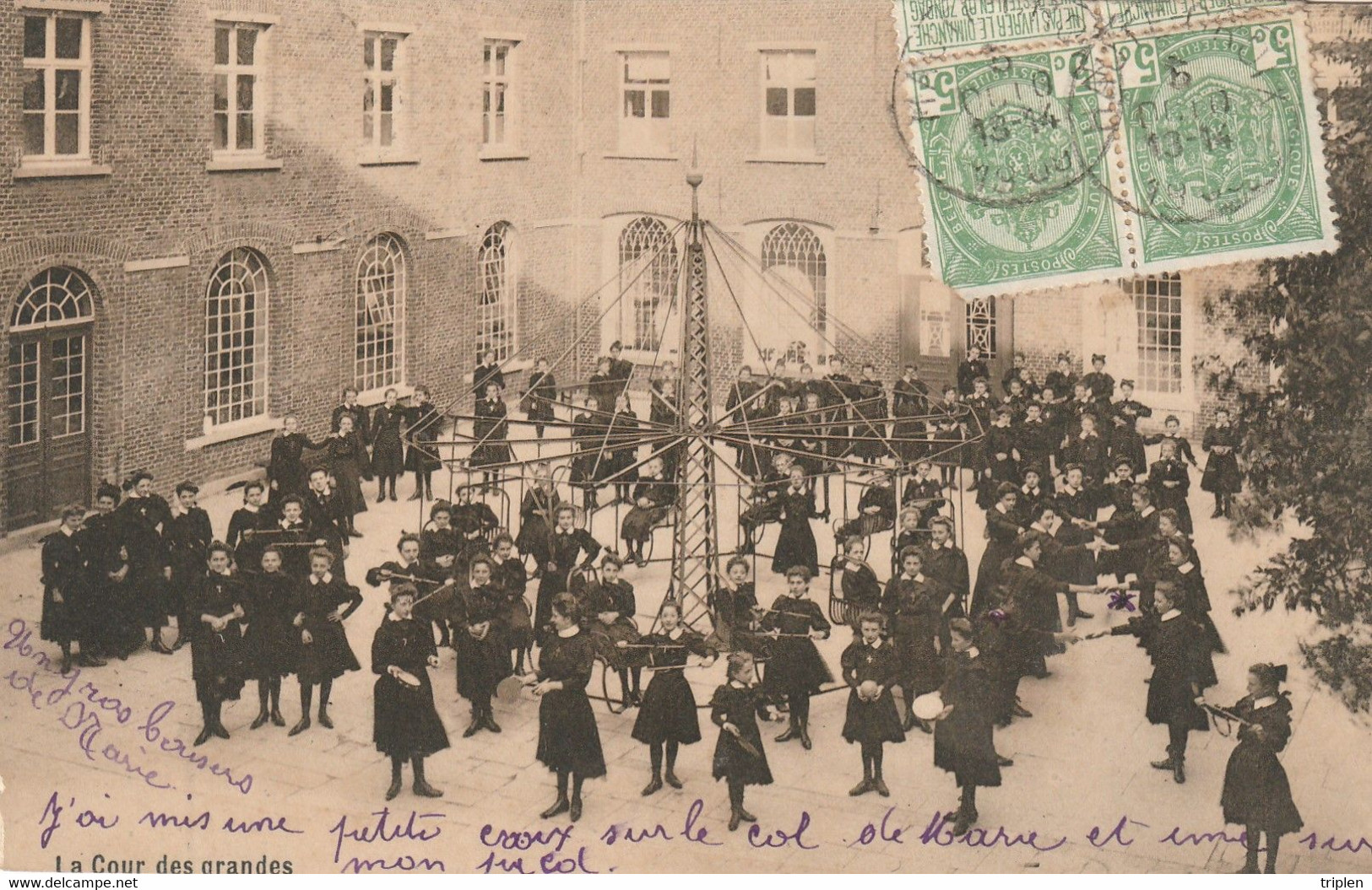 Haute-Croix - Pensionnat des Ursulines - La cour des grandes - Manège