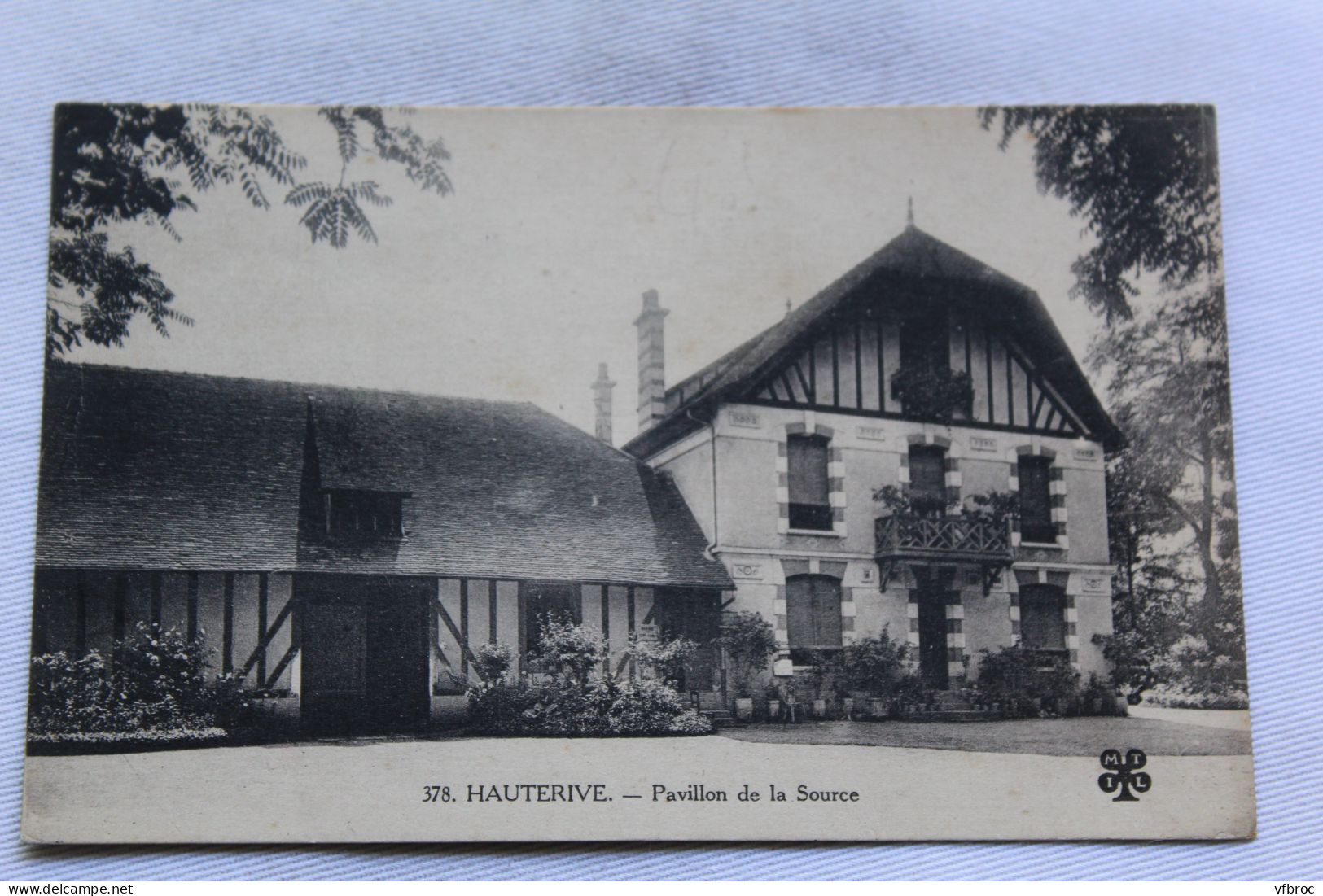 Hauterive, pavillon de la source, Allier 03