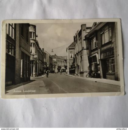 Aalten (Gld.) Echte foto // Landstraat met RECHTS Kapsalon 19??