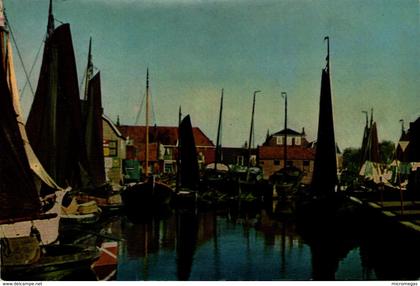 SPAKENBURG - Haven en scheepswerf