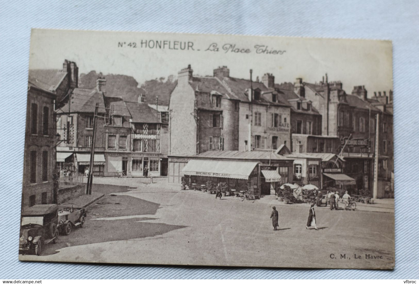 Honfleur, la place Thiers, Calvados14