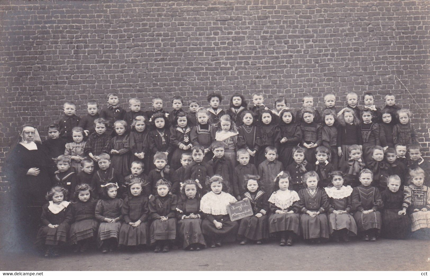 Hooglede  FOTOKAART  Bewaarschool 1911