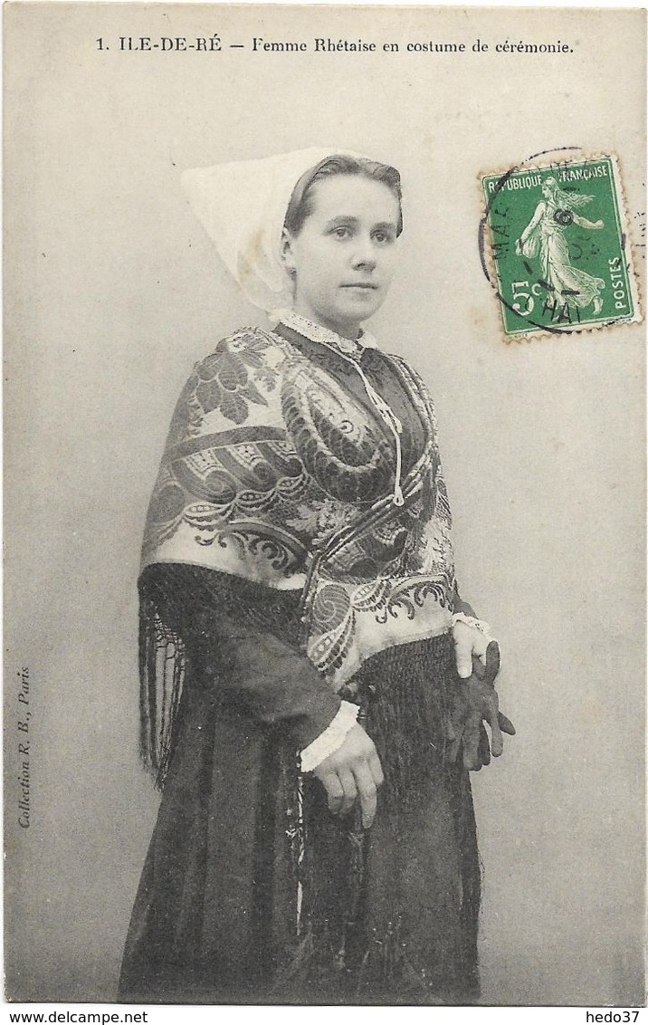 Ile-de-Ré - Femme Rhétaise en costume de cérémonie