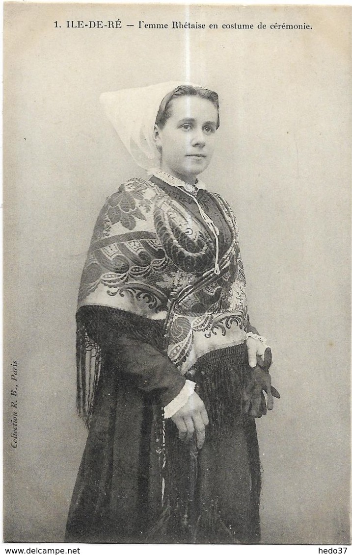 Ile-de-Ré - Femme Rhétaise en costume de cérémonie