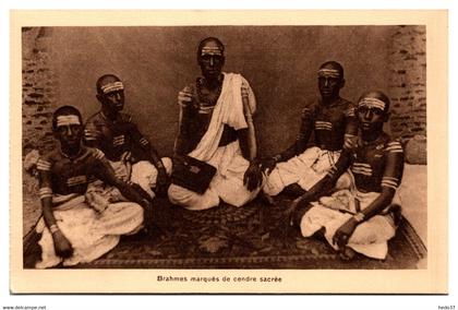 Inde - Brahmes marqués de cendre sacrée