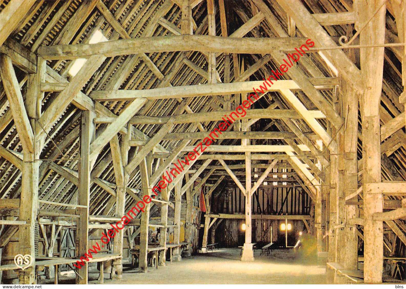 Intérieur des vieilles halles - Dives - (14) Calvados