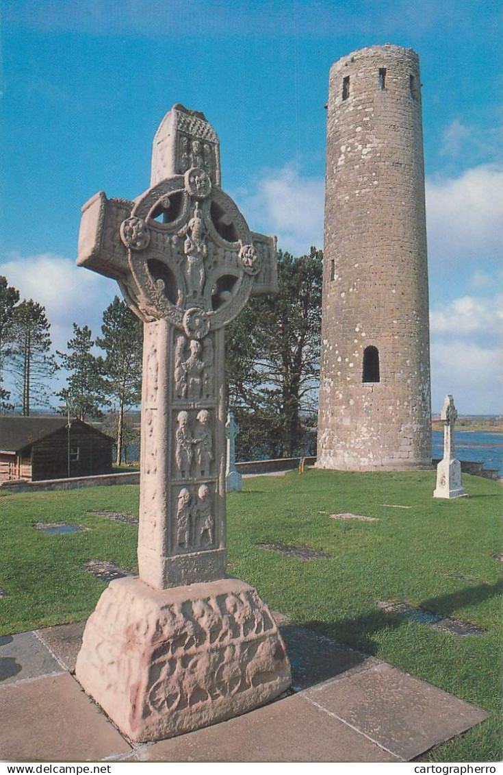 Ireland Clonmacnois, Offlay High Cross and Round Tower