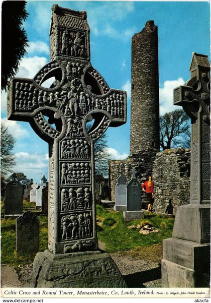 CPM AK Louth Celtic Cross and Round Tower IRELAND (1440956)