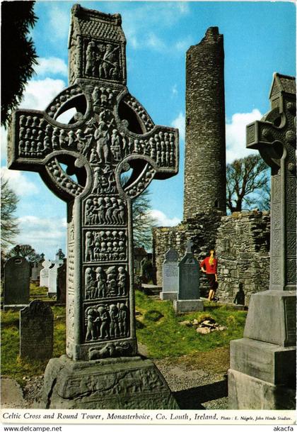 CPM AK Louth Celtic Cross and Round Tower IRELAND (1440962)