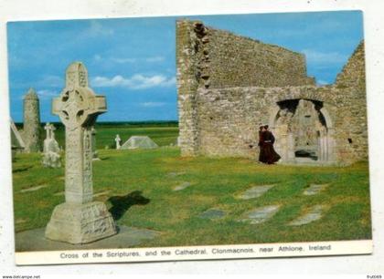 AK 223942 IRELAND - Cross of the Scriptures and the Cathedral - Clonmacnois - near Athlone