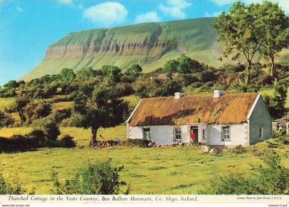 IRLANDE SLIGO THATCHED COTTAGE IN THE YEATS COUNTRY