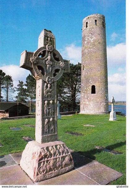 Eire - Ireland - CLONMACNOIS - high cross and round tower - Co Offaly