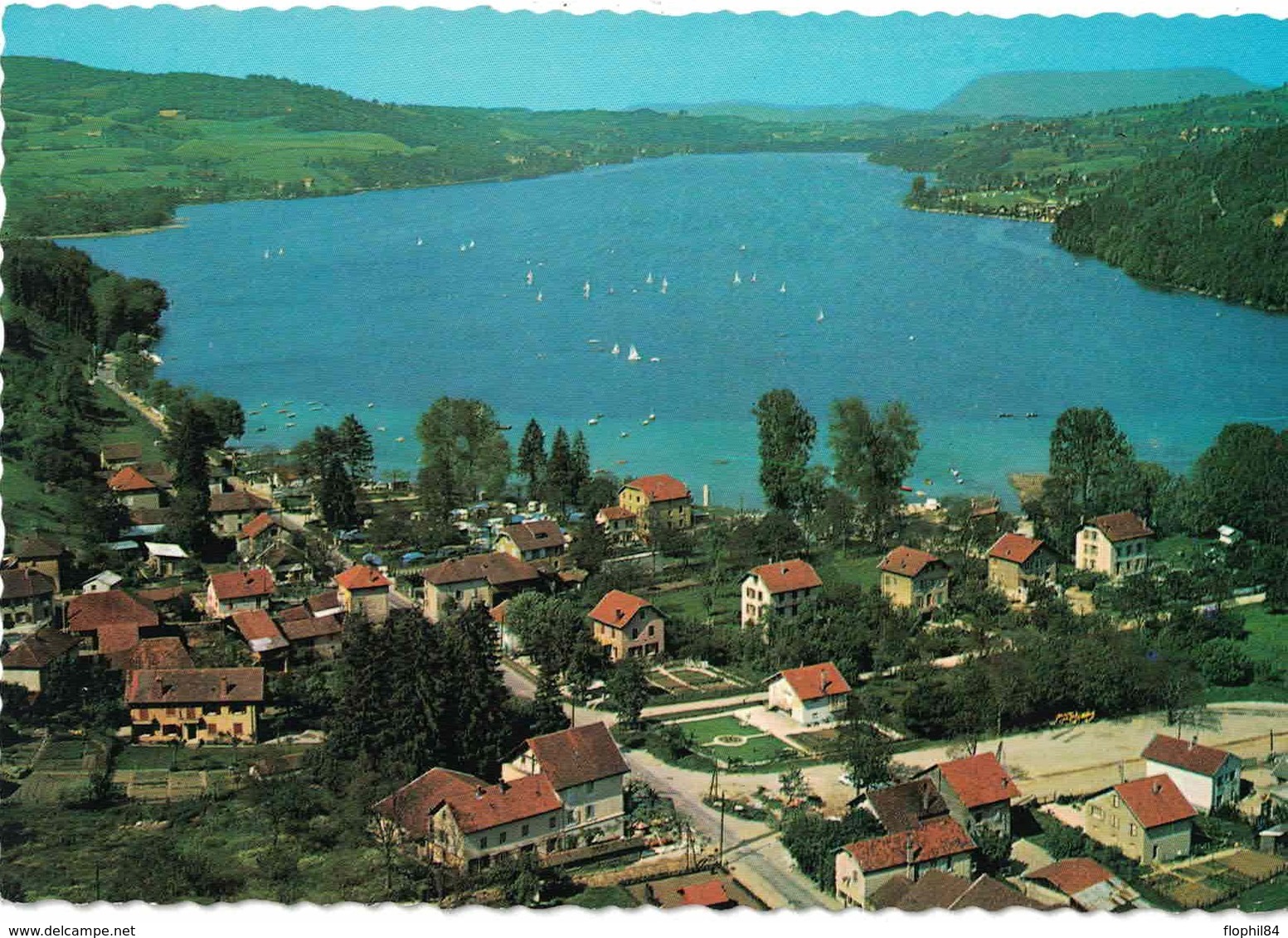 ISERE - CHARAVINES LES BAINS - VUE GENERALE ET LE LAC DE PALDRU.