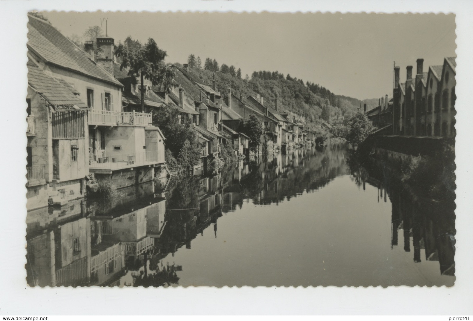 ISLE SUR LE DOUBS - Vieux quartiers sur les rives du Doubs (1952)