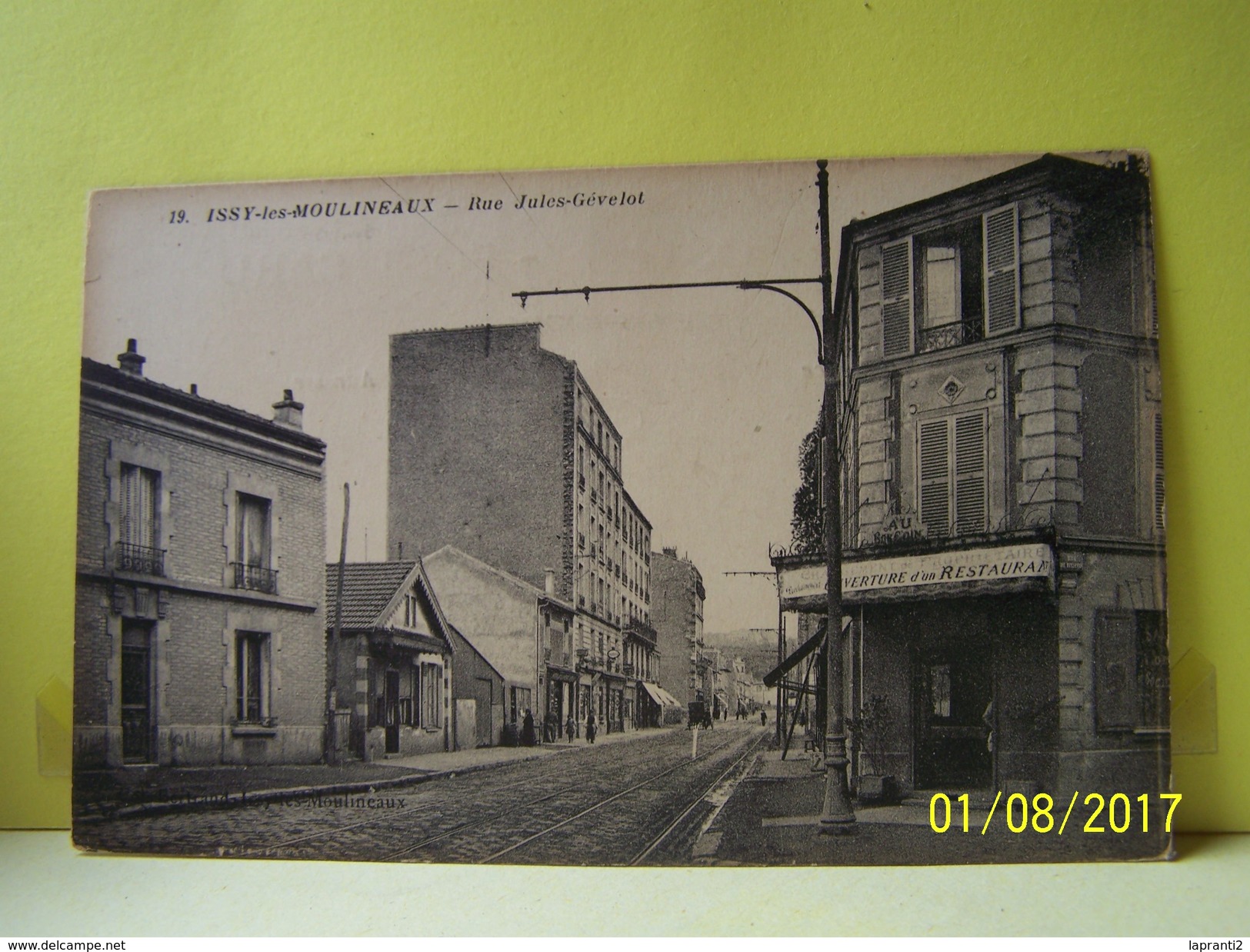 ISSY-LES-MOULINEAUX (HAUTS DE SEINE) LES COMMERCES. RUE JULES-GEVELOT.