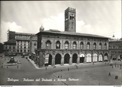 70879975 Bologna Bologna Palazzo Podesta Piazza Nettuno Statue *