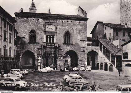 BERGAMO: Piazza Vecchia (stendardo Mostra artigianato Bergamasco)