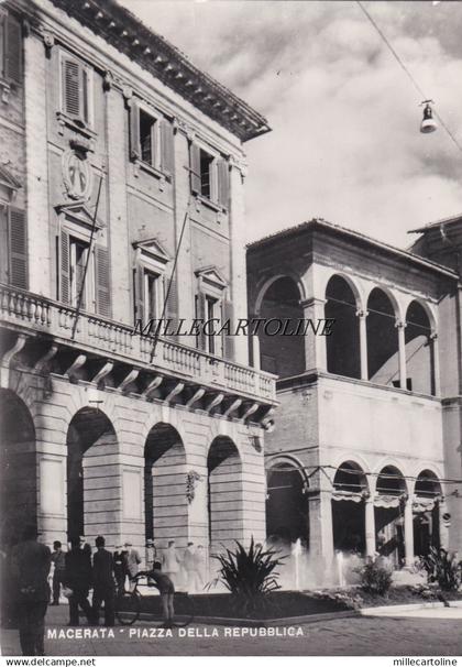 MACERATA: Piazza della Repubblica