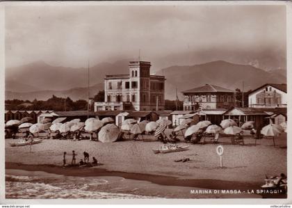 # MARINA DI MASSA:    LA  SPIAGGIA