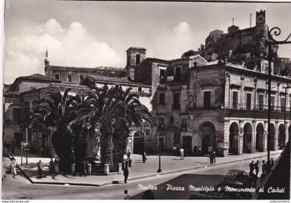 MODICA: Piazza Municipio e Monumento ai Caduti