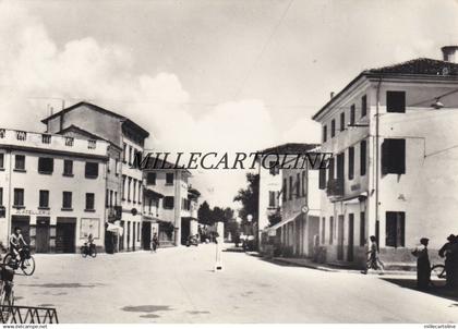 ANNONE VENETO: Piazza V. Veneto e Via Liberta'     1956