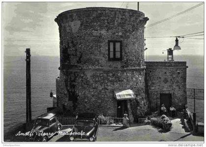 AMALFI : Torre medievale ( vecchia FIAT vintage car vieille voiture auto )