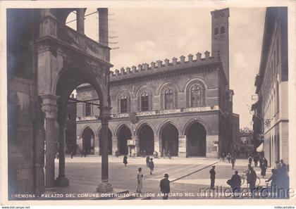 * CREMONA - Palazzo del Comune 1943