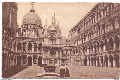 CP - Venetie , Venice , Venezia - Gortile del Palazzo Ducato