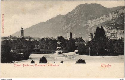 CPA Trento Piazza Dante con Monumento e stazione TRENTINO-ALTO ADIGE ITALY (809401)