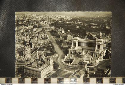 CP, ITALIE, Roma - Altare della Patria e Colosseo