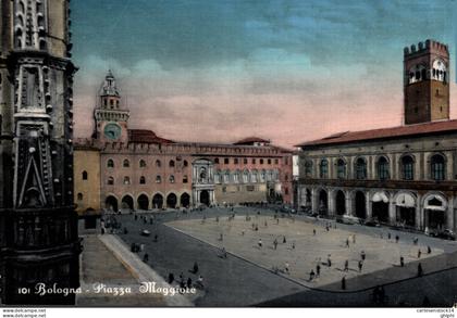 NÂ°40099 Z -cpsm Bologna -piazza maggiore-