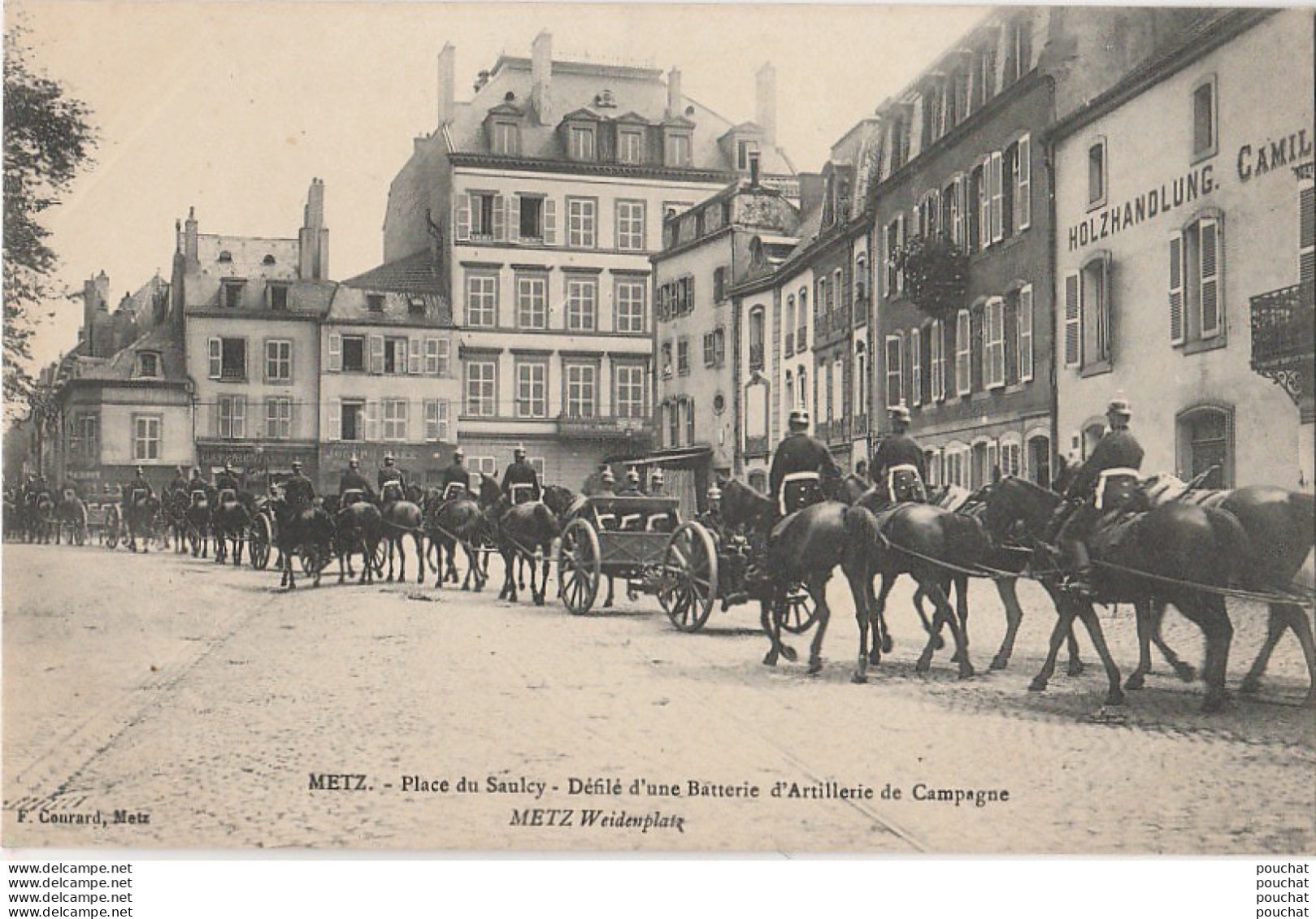 J20- 57) METZ - PLACE DU SAULCY - DEFILE D'UNE BATTERIE D'ARTILLERIE DE CAMPAGNE - PARADE - (2 SCANS)