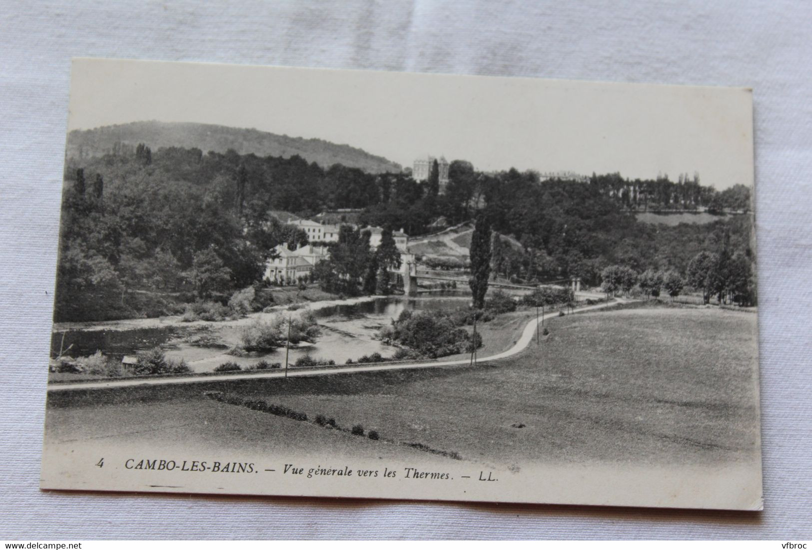 J450, Cambo les bains, vue générale vers les thermes, Pyrénées atlantiques 64